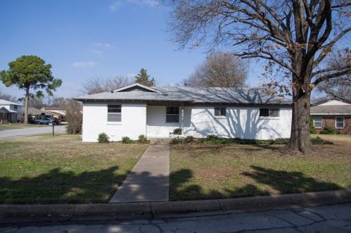 2100 Bonnie Brae Ave, Fort Worth, TX 76111-5011