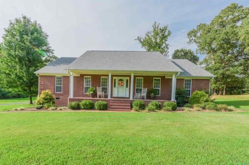 323 Oak Point Dr, Lexington, TN 38351-5760