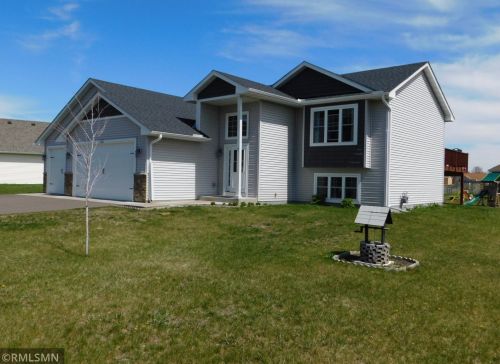 1006 Roosevelt St, Spectacle Lake, MN 55008-9339