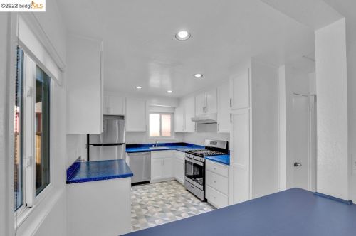 16032 Via Descanso, San Lorenzo CA  94580-2412 exterior
