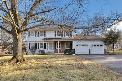 22 Concord Rd, Fishkill NY 12524-1403 exterior