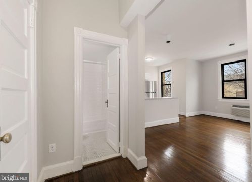 637 3rd St, Washington, DC 20002-4938