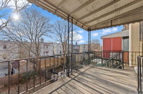 942 220th St, Bronx, NY 10469-1014