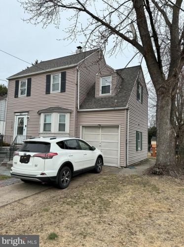 917 Morris St, Gloucester, NJ 08030-1139