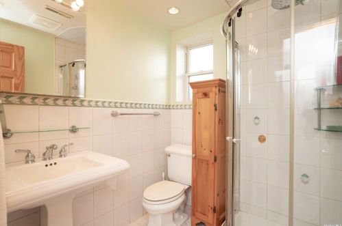 87 Central Ave, New Hyde Park NY  11040-4134 exterior