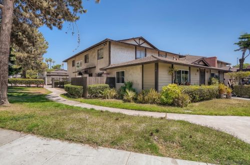 1213 E Ave, National City, CA 91950-3422