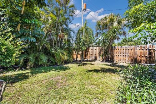 1303 Alhambra Cir, Naples FL  34103-3291 exterior