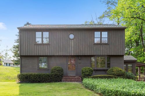 29 Shadow Lake Rd, Salem, NH 03079-1400