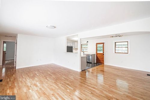 415 Liberty St, Charles Town WV  25414-1827 exterior