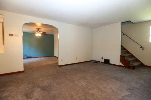 218 Threnhauser Rd, Pittsburgh, PA 15227-3418