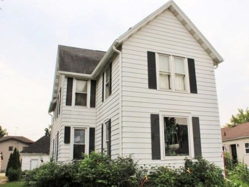 108 Carroll St, Portage, WI 53901-1714
