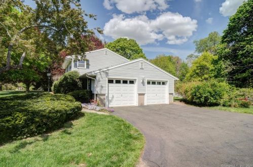 27 Welch Rd, North Haven CT  06473-2844 exterior