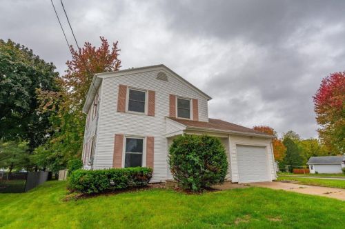 137 Davis St, Beaver Dam, WI 53916-2942