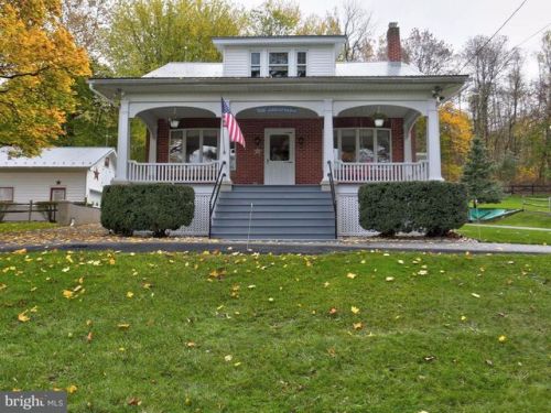 5522 Elizabethtown Rd, Lawn, PA 17041-7700