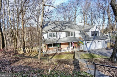 1593 Spring Hill Dr, Hummelstown, PA 17036-8753