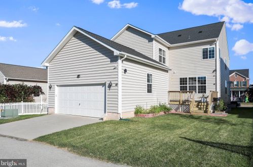 445 Lord Fairfax St, Charles Town WV  25414-2603 exterior