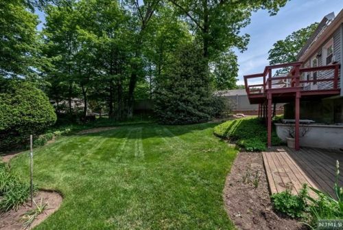 81 Mcnomee St, Oakland NJ  07436-2609 exterior