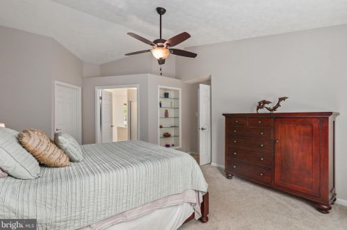 1426 Cellar Crk Way, Herndon VA  20170-2805 exterior