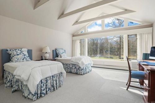 200 Mill Rd, New Canaan CT  06840-4310 exterior