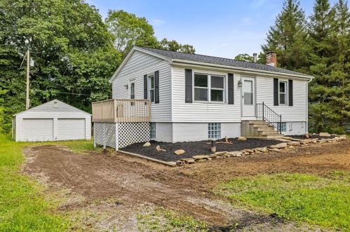 1092 Valley Rd, New Castle, PA 16105-5446