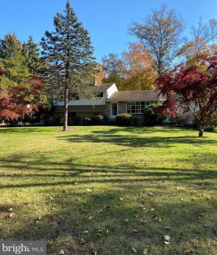 678 Cathcart Rd, Blue Bell PA  19422-1404 exterior