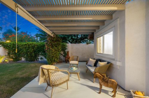 51915 Avenida Alvarado, La Quinta CA  92253-3190 exterior