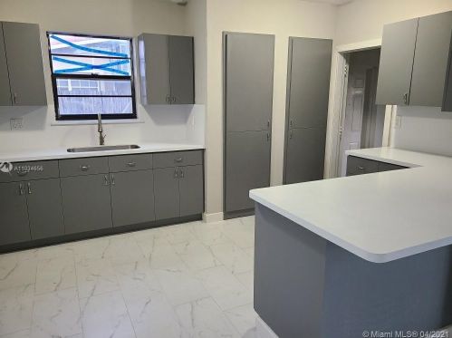 850 50th Pl, Hialeah FL  33012-3420 exterior