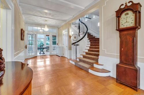 98 Iden Ave, New Rochelle, NY 10803-2123