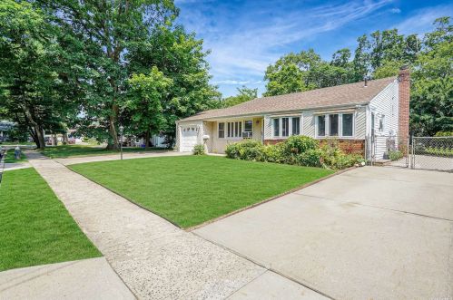 83 Roberts Pl, Roosevelt, NY 11575-1627