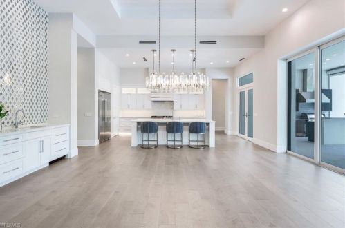 569 Neapolitan Way, Naples FL 34103-8568 exterior