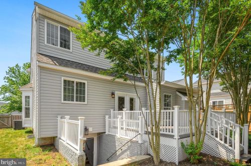 6733 Sutton Oaks Way, Gainesville VA  20155-1489 exterior