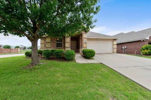 2401 Clairborne Dr, Fort Worth TX  76177-8204 exterior