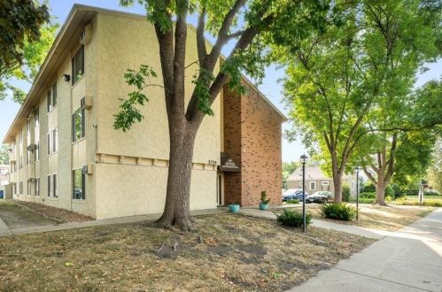 3729 Snelling Ave, Minneapolis, MN 55406-2679