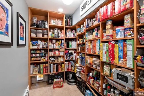 220 Allendale Ave, Allendale NJ  07401-1725 exterior