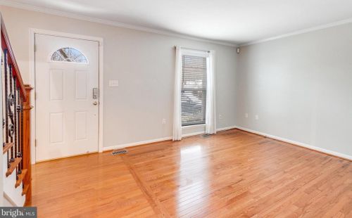 5483 Rector Dr, Woodbridge VA  22193-3703 exterior