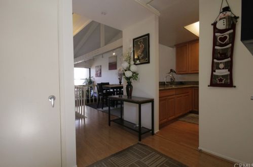 7309 Marina Pacifica Dr, Long Beach, CA 90803-3808