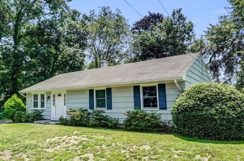 21 Indian Field Rd, Bridgeport, CT 06606-1712