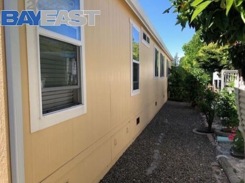 1462 Salamanca Ave, Hayward CA  94544-6256 exterior