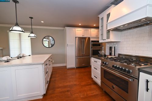 122 El Toyonal, Orinda CA  94563-2133 exterior