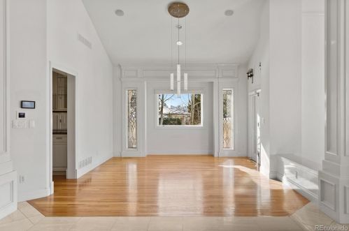 93 Glenmoor Dr, Englewood CO 80113-7117 exterior