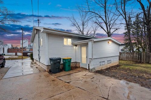 330 Grove St, Manawa WI  54949-9251 exterior