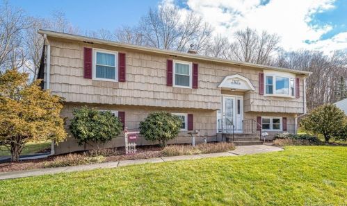 301 Deerfield Dr, Kensington, CT 06037-3054