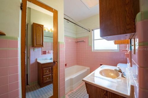 717 Palmer St, Orlando FL  32801-4040 exterior