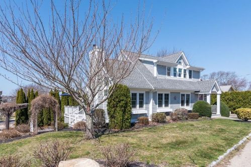 151 Treasure Rd, South Kingstown RI  02882-2223 exterior