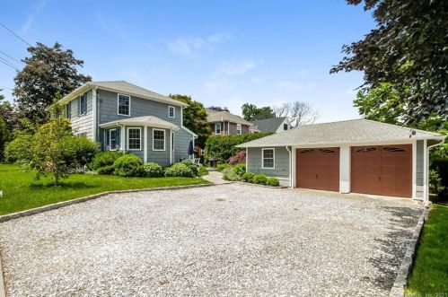 2 Chesterfield Rd, Stamford, CT 06902-7818