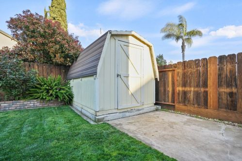 2024 Bailey Dr, Modesto CA  95355-9160 exterior