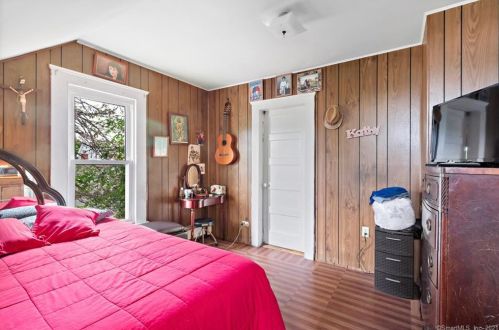 242 Clifton St, Wallingford CT  06492-4001 exterior