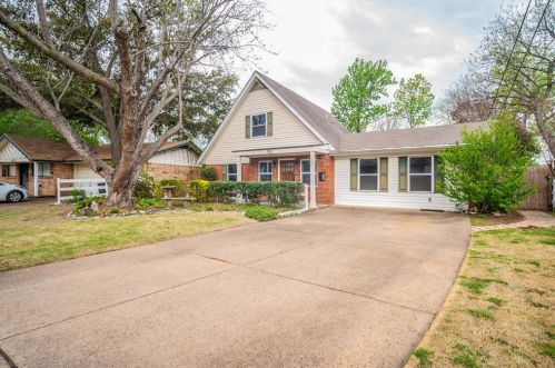 406 Franklin Dr, Euless, TX 76040-4404