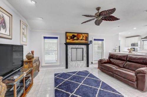 2801 Dominique Dr, Galveston TX 77551-1570 exterior