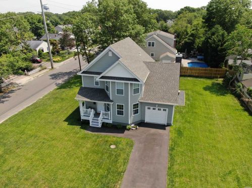 157 Somerset Ave, Manor Park, NY 11950-4221